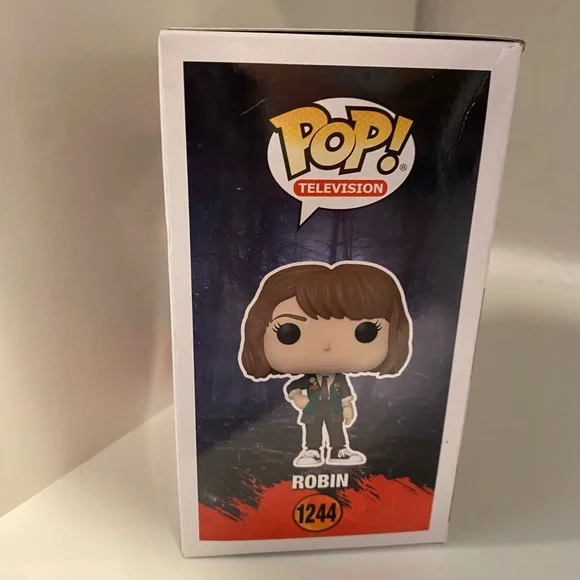 Funko POP! Robin #1244 Netflix Stranger Things NEW IN BOX - Picture 2 of 3